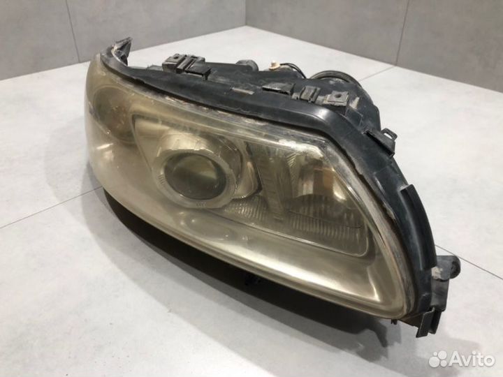 Фара ксеноновая передняя правая Volvo S60 2008
