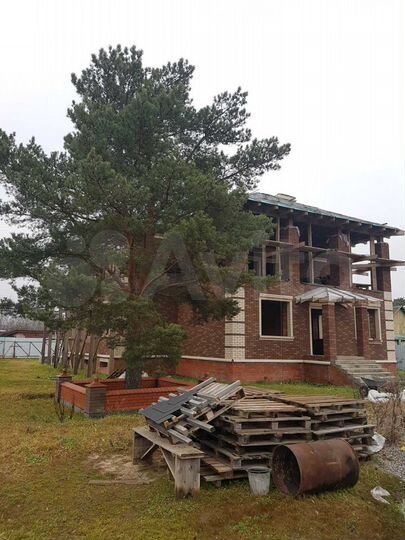 Коттедж 450 м² на участке 50 сот.