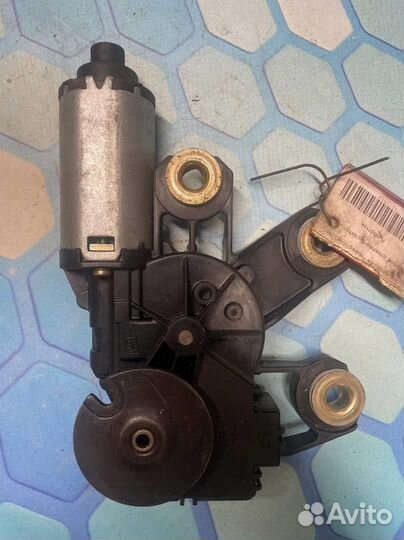 Моторчик стеклоочистителя задний 7L0955712A