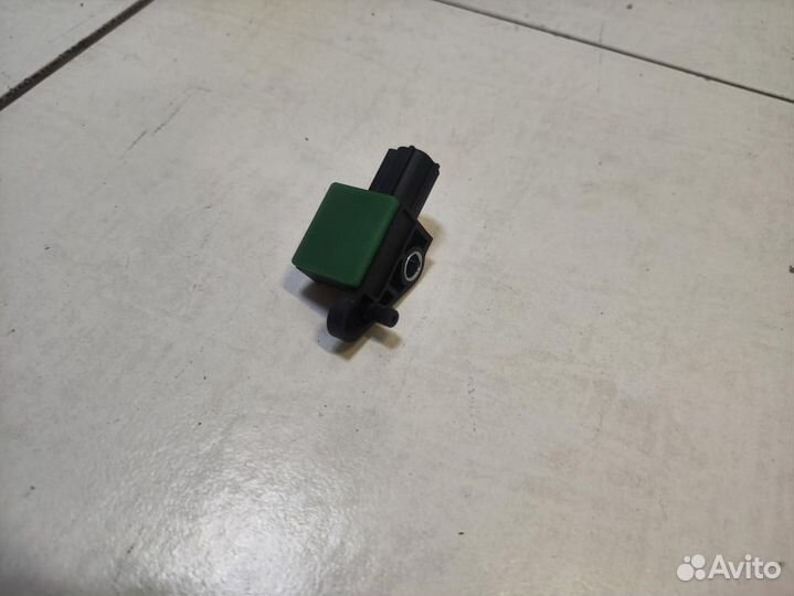 Датчик airbag Volkswagen Passat CC 358