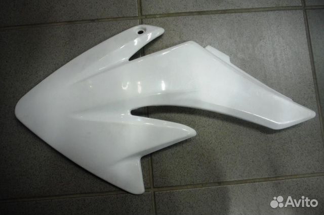 Обтекатель бензобака левый cross 125