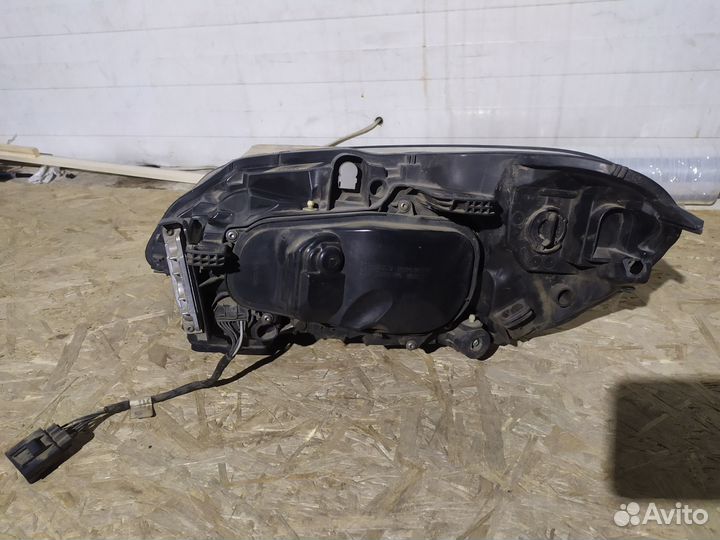 Фара правая volvo XC60 2013-2017 31420258