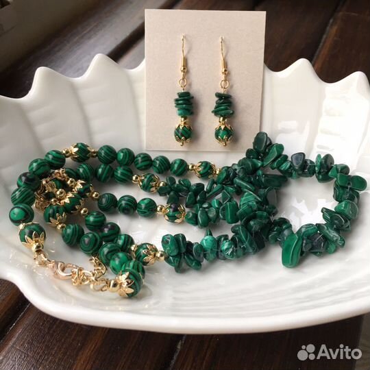 Комплект украшений из малахита