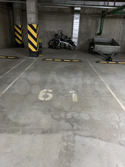 Машиноместо, > 30 м²