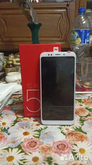 Смартфон (почти планшет) Xiaomi Redmi 5 Plus