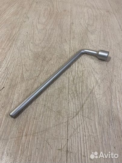 Ключ балонный Mercedes Benz E280 W211 M272.943