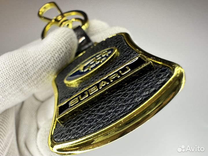 Брелок Subaru кожа-золото