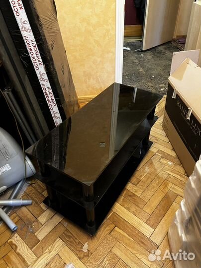 Стеклянная тумба под тв