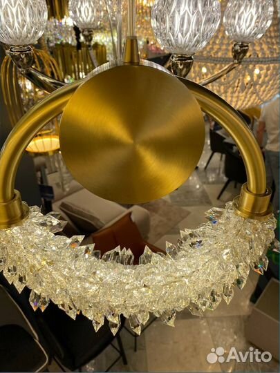 Люстра в шикарном исполнении: медь, хрусталь