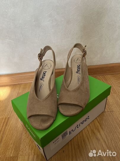 Босоножки женские