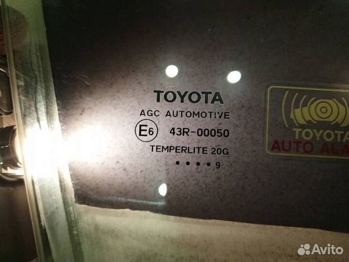 Стекло двери передней правой Toyota Camry XV70 20