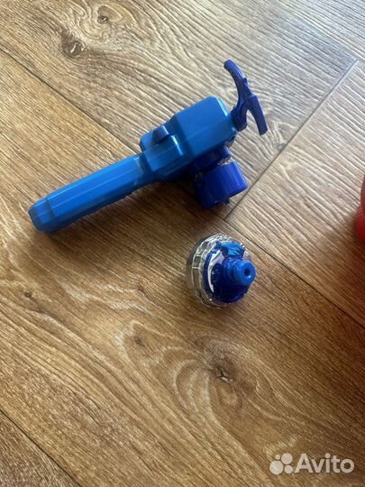 Волчок с пусковым устройством и арена