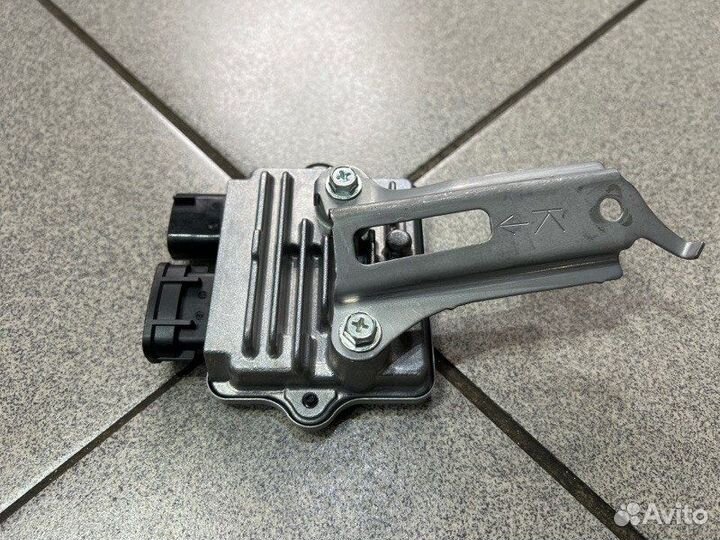 Блок электронный Toyota Camry axvh70-1030006