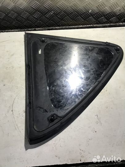 Стекло глухое заднее правое Ssang Yong Rexton 1