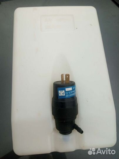 Бочок для омывания с моторчиком на форд