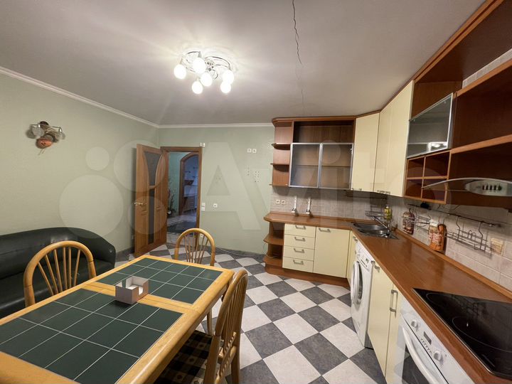 3-к. квартира, 100 м², 5/6 эт.