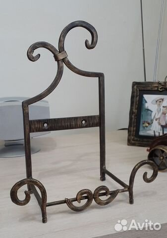 Декоративная подставка из металла, мольберт