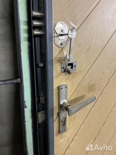 Железная входная металлическая дверь бу