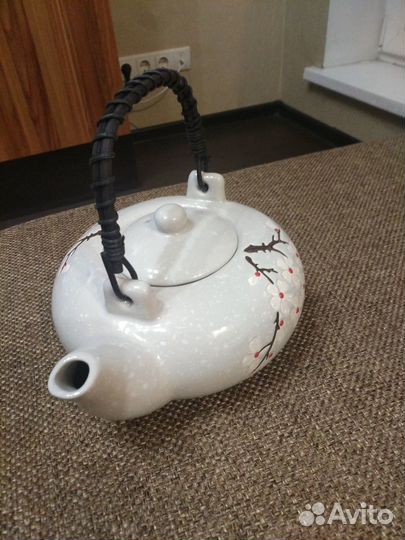 Фарфоровый заварочный чайник 0.8 л, новый