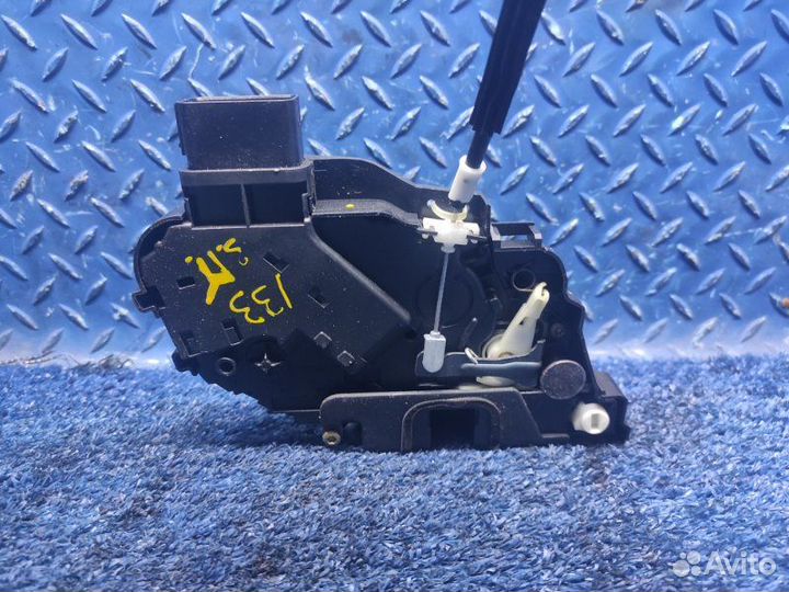 Замок двери задний правый Land Rover Discovery 3