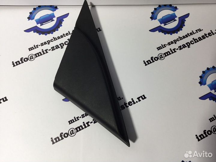 Крышка зеркала внутренняя правая Mazda 3 BK 2003-2