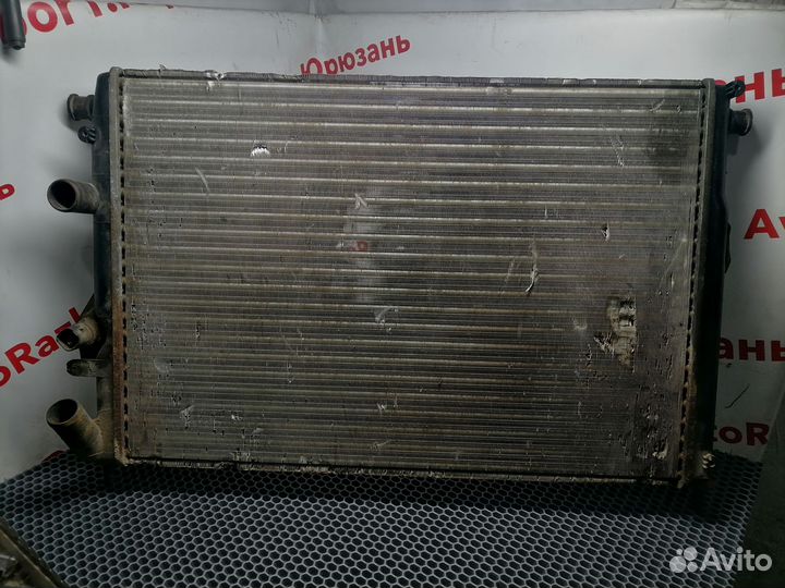 Радиатор охлаждения Renault Megane 1