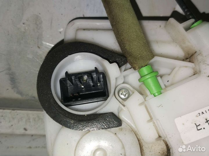 Замок двери задний левый Mazda 3 BL