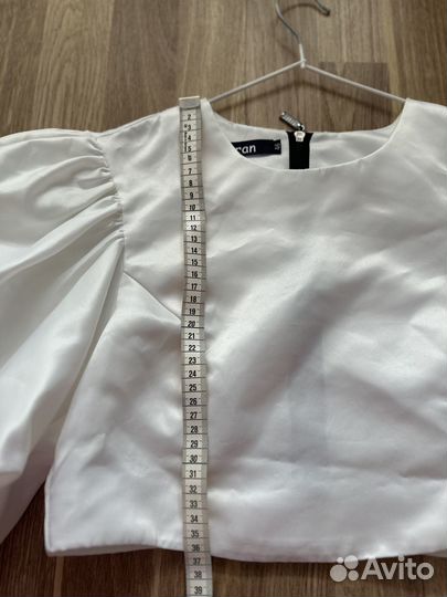 Белая блузка рубашка укороченная