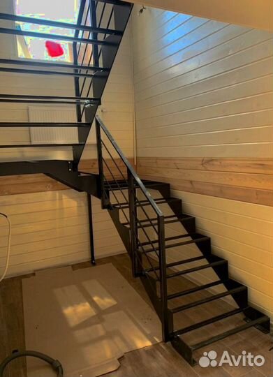 Лестница г-образная на дачу