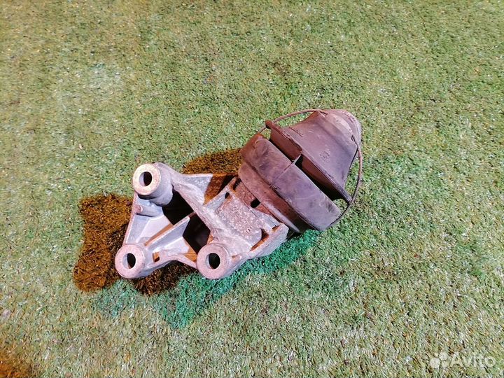 Кронштейн крепления двигателя передний 08649262 Vo