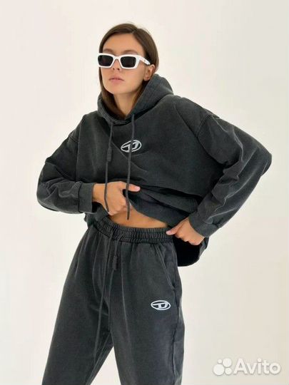 Спортивный костюм женский