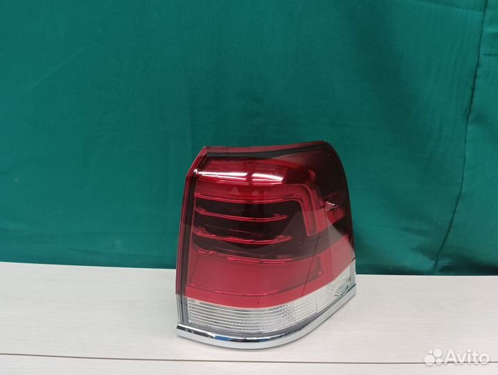 Фонарь правый внешний Toyota Land Cruiser 200 2007