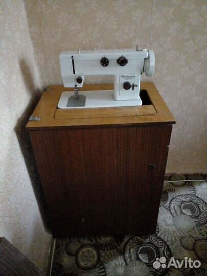 Швейная машина Чайка 143