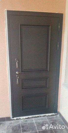 Дверь входная в квартиру