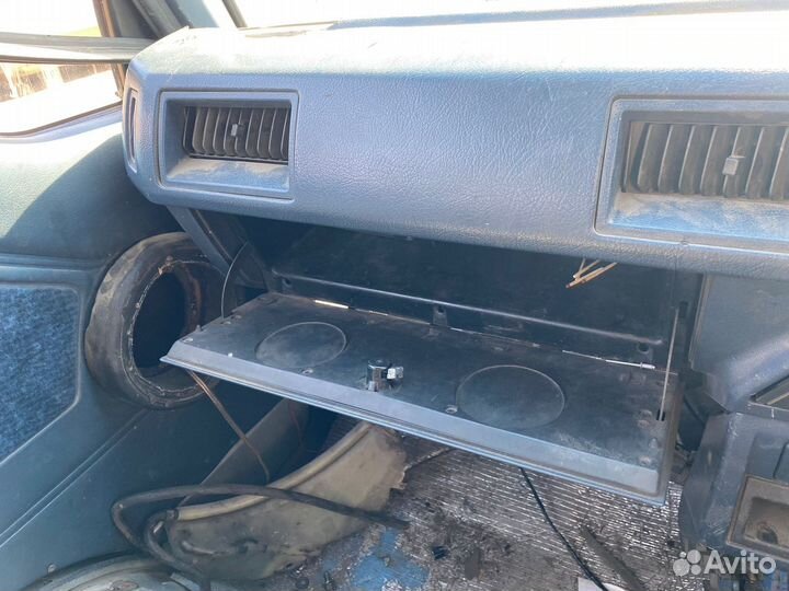 Бардачок Nissan Homy 4