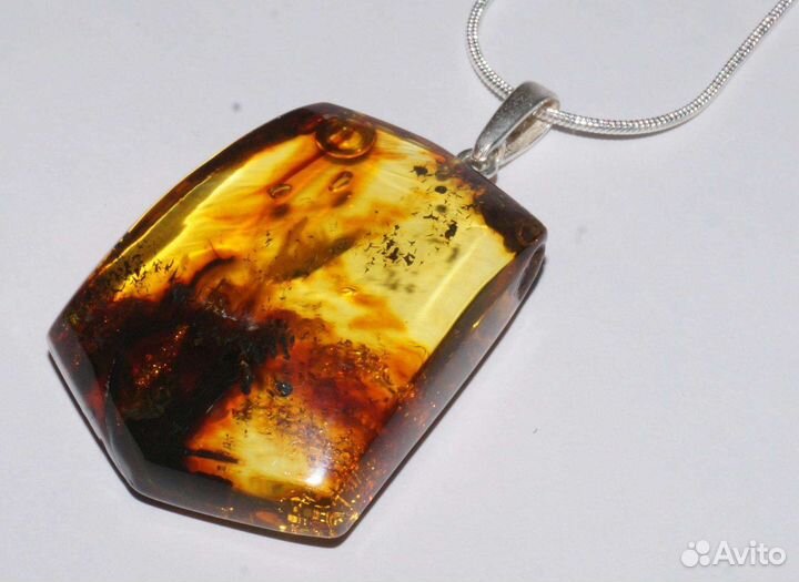 Кулон с натуральным янтарём