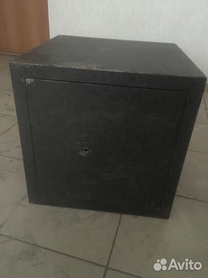 Сейф металлический