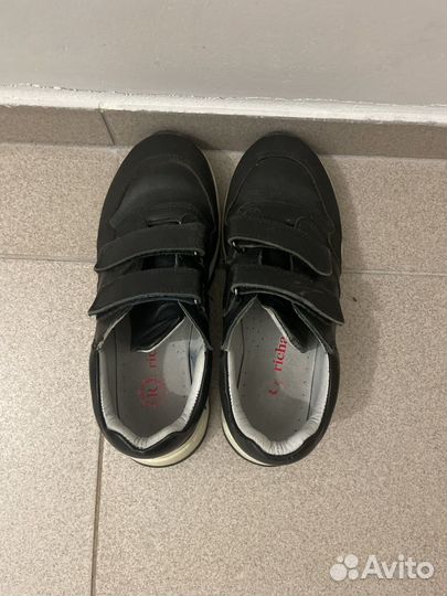 Кроссовки кожаные 33