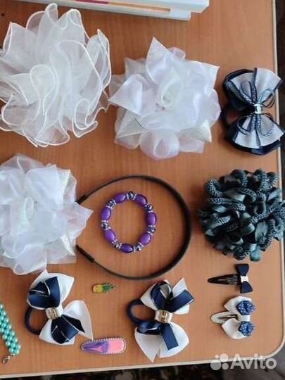 Бантики, заколки, резинки в школу