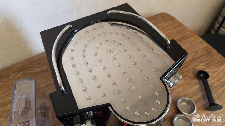 Кофемашина рожковая Delonghi EC 820.B