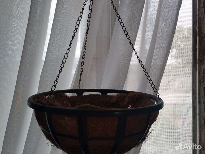 Кашпо для цветов подвесное