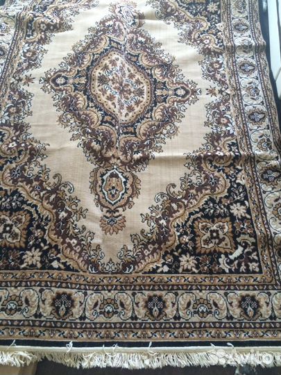 Ковер коричневый узор
