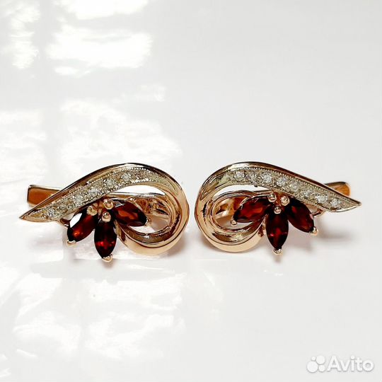 Золотые серьги с бриллиантами и гранатом 585 пробы 4.25 грамм
