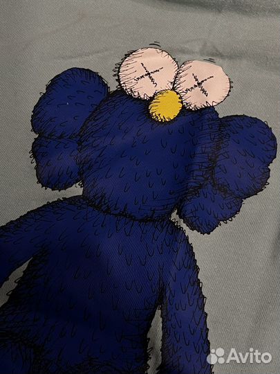 Футболка uniqlo kaws