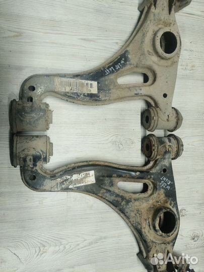 Рычаг передний нижний Mercedes CLK W208