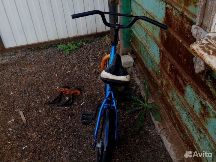 Велосипед детский примерно для 5, 7 лет