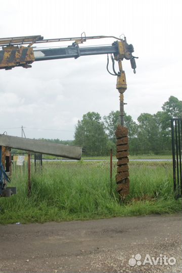 Ямобур. Установка столбов электрических, опор лэп