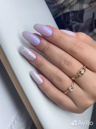 Модель на наращивание ногтей и педикюр