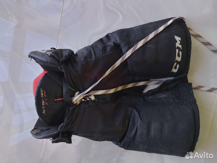 Нагрудник, трусы и налокотники хоккейные