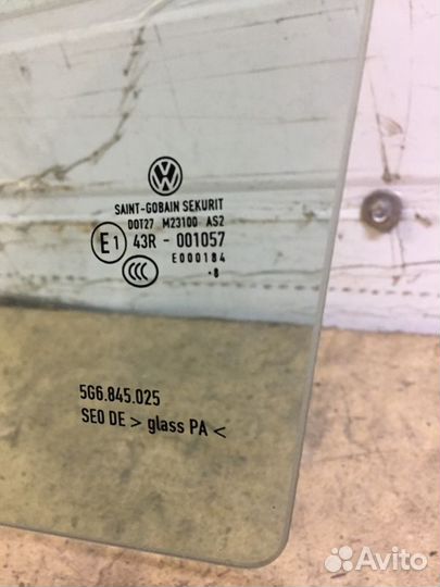 Стекло двери заднее левое Volkswagen Golf 5G